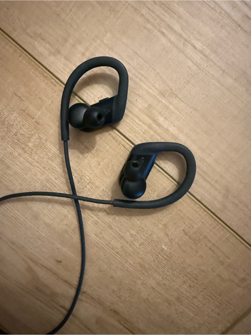 Beats by Dre Power Beats 4 Wireless Earphones Ear Buds Black - Picture 2 of 5